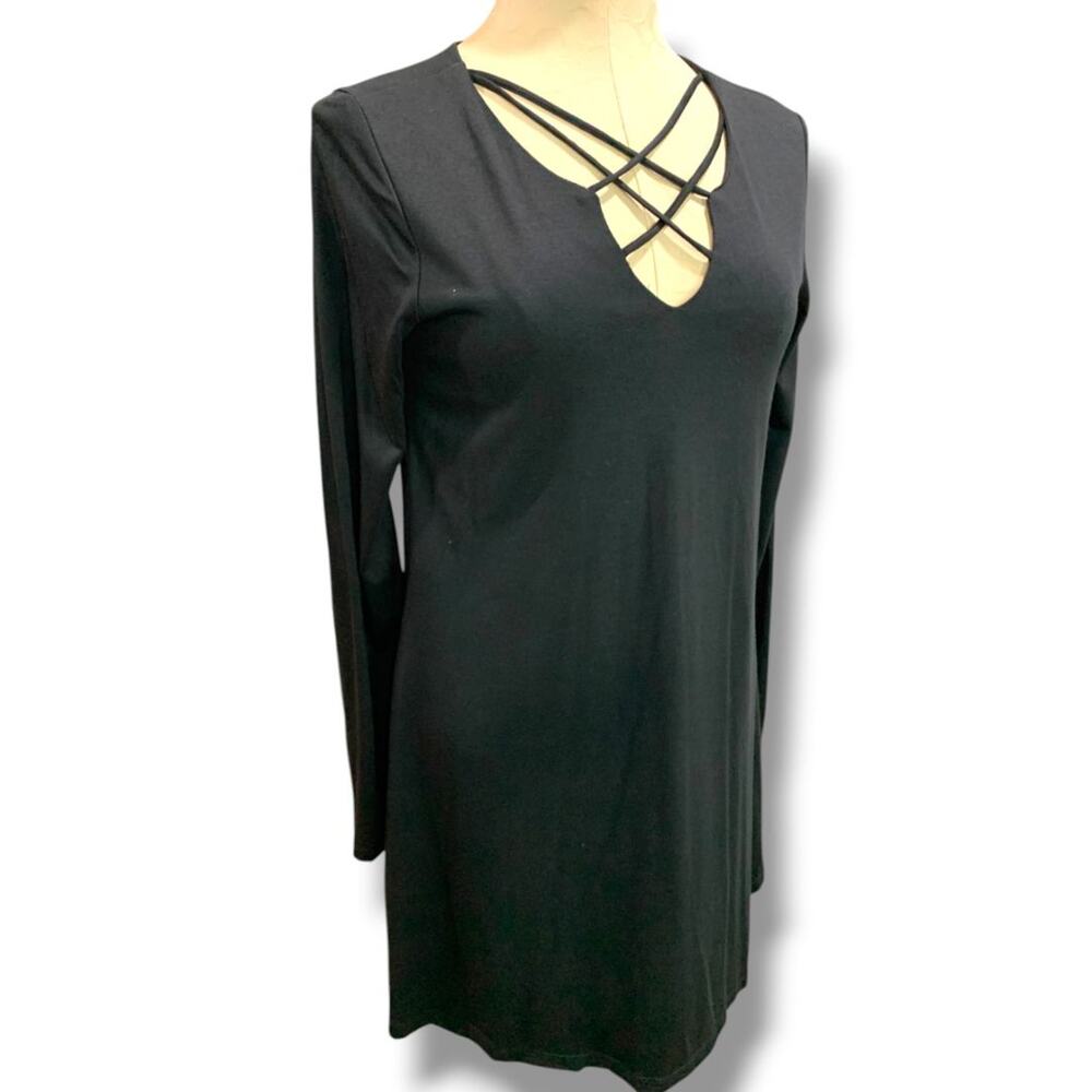 Medium Socialite Black Shift Dress Knit Lattice Neckline Soft Pockets